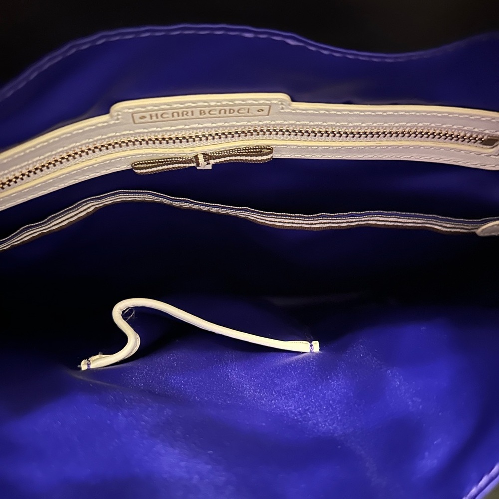 Gorgeous HTF Henri Bendel Black & Ivory 3 Way JETSETTER Crossbody Backpack Mint! - Picture 6 of 16